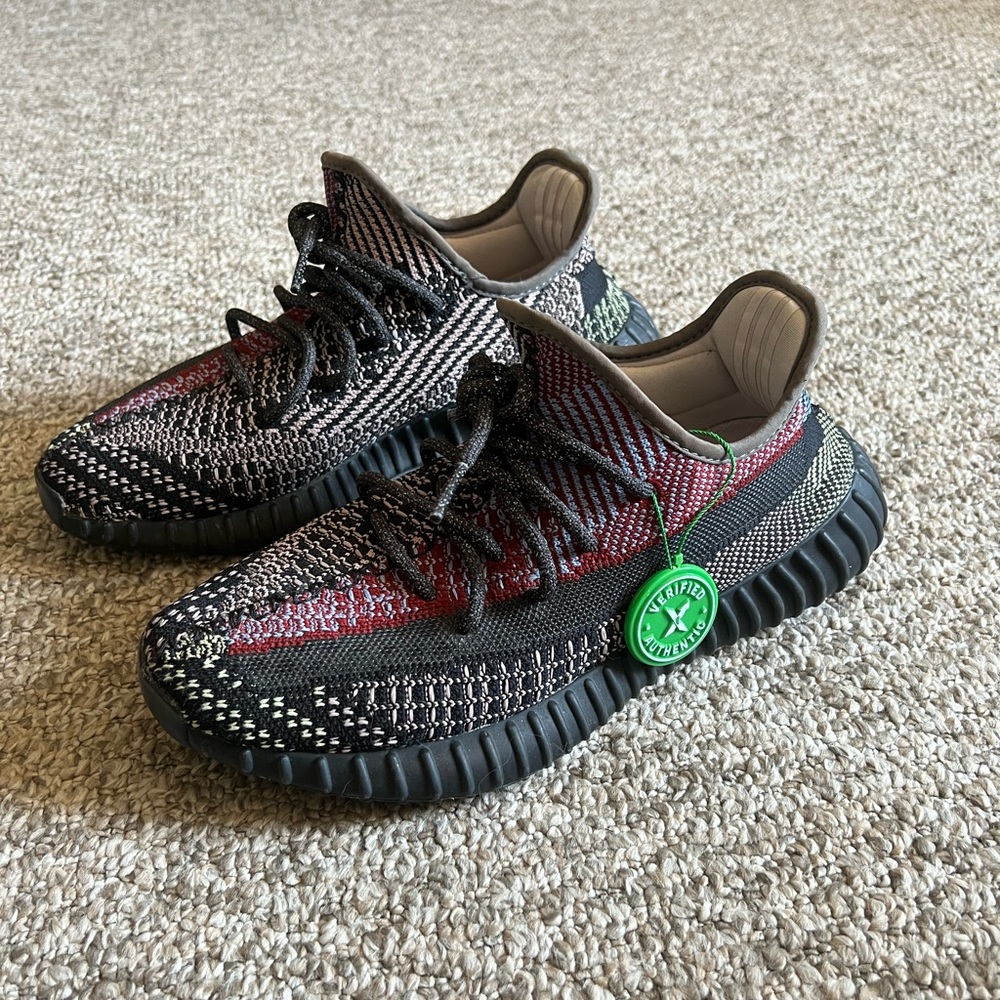 Size 8.5 - adidas Yeezy Boost 350 V2 Yecheil